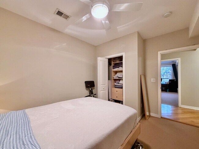 Building Photo - 83 Monroe St