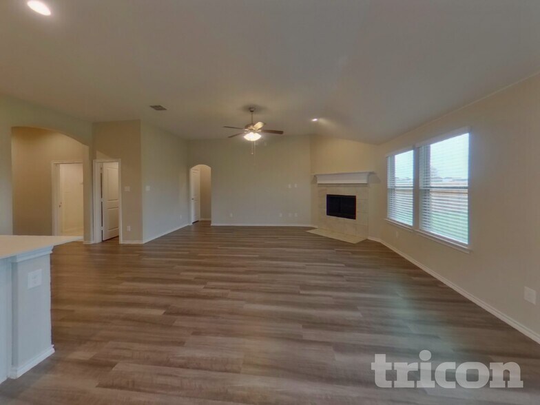 Building Photo - 2557 Hadley St