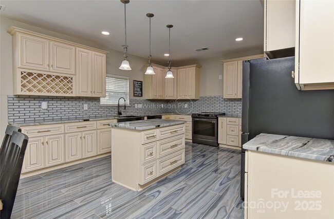 Building Photo - 15723 Wood Duck Crossing Dr