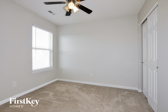 Building Photo - 1903 Briarfield Dr