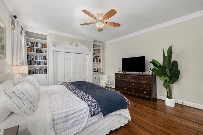 Building Photo - 124 Lafayette Dr NE