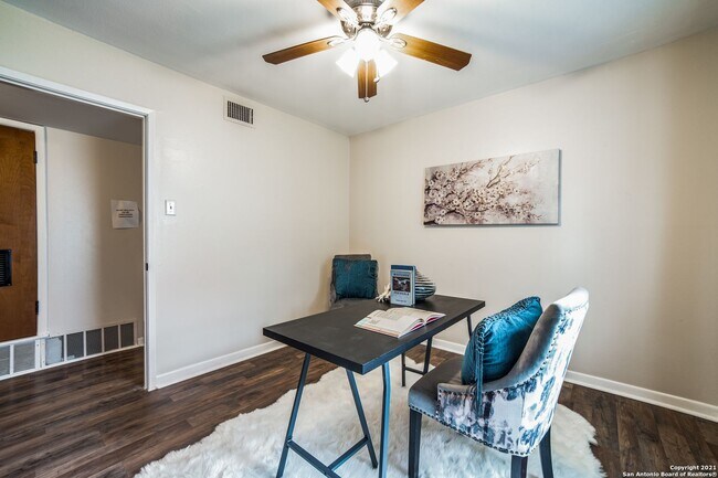 Building Photo - 326 E Rampart Dr