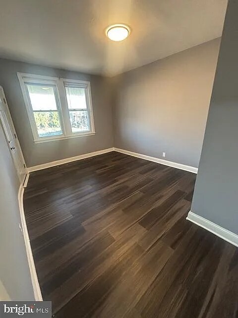 Building Photo - 1300 N Kenwood Ave