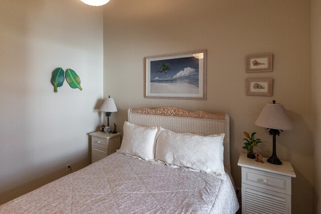 Building Photo - 2412 S Marypost Ave