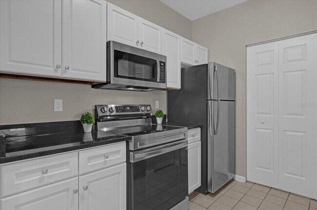 Building Photo - 14304 Fredricksburg Dr