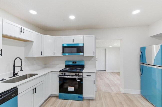 Building Photo - 4351 Redonda Ln