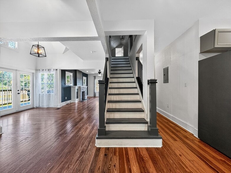 Building Photo - 1016 E Washington Ave