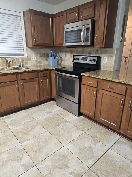 Building Photo - 6145 Vasari Dr