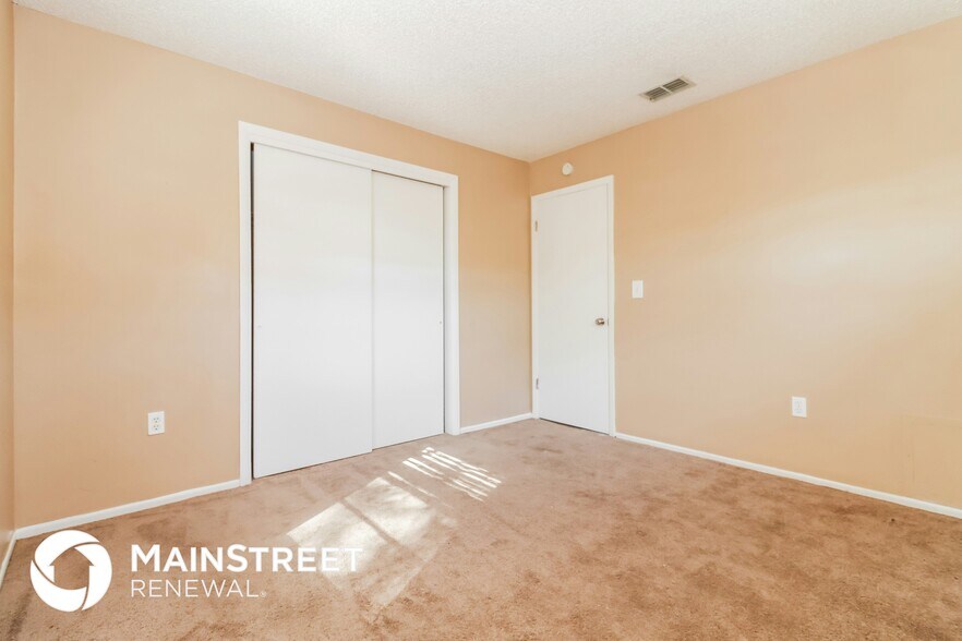 Building Photo - 11082 Lightwood St