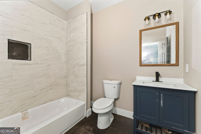 Building Photo - 1409 Northwest Dr NW