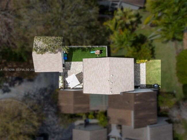 Building Photo - 10548 SW 112th Ave