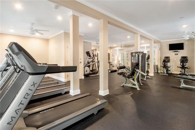 Building Photo - 24101 Plantation Dr NE