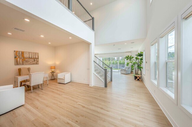 Building Photo - 120 Riverbend