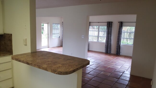 Building Photo - 1132 SW 3rd St