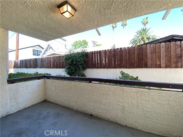Building Photo - 987 E Del Mar Blvd