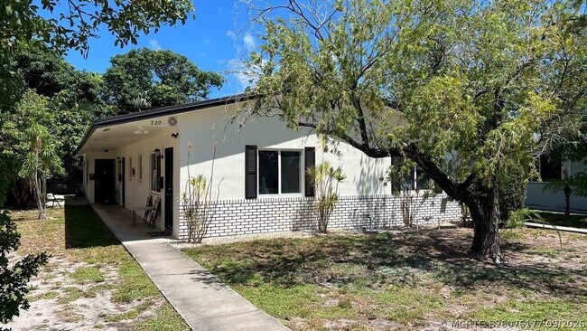 Building Photo - 220 SE 22nd Ave