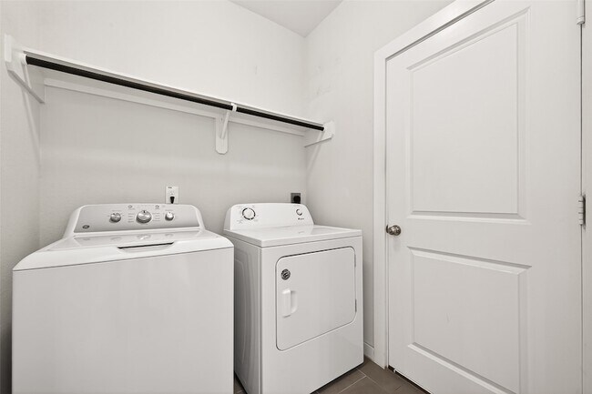 Building Photo - 6803 Alamitos Ct