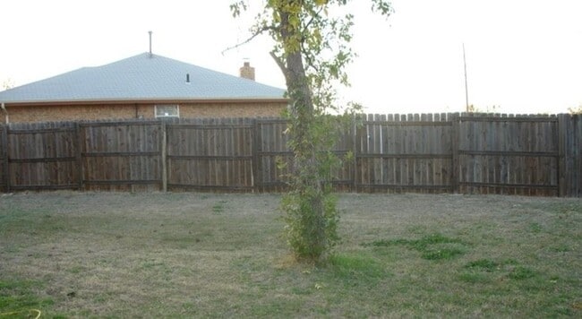 Building Photo - PETS NEGOTIABLE WITH HOMEOWNER APPROVAL!!