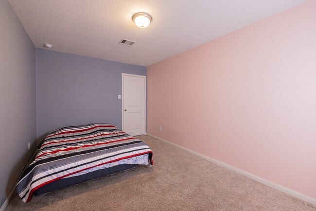 Building Photo - 10814 Spring Brook Pass Dr