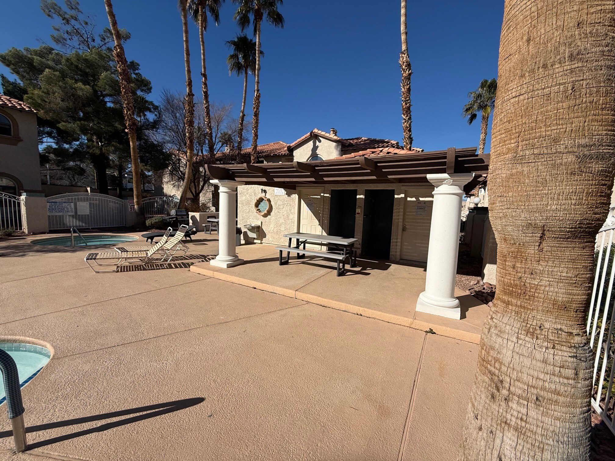 Building Photo - 1409 Santa Margarita St