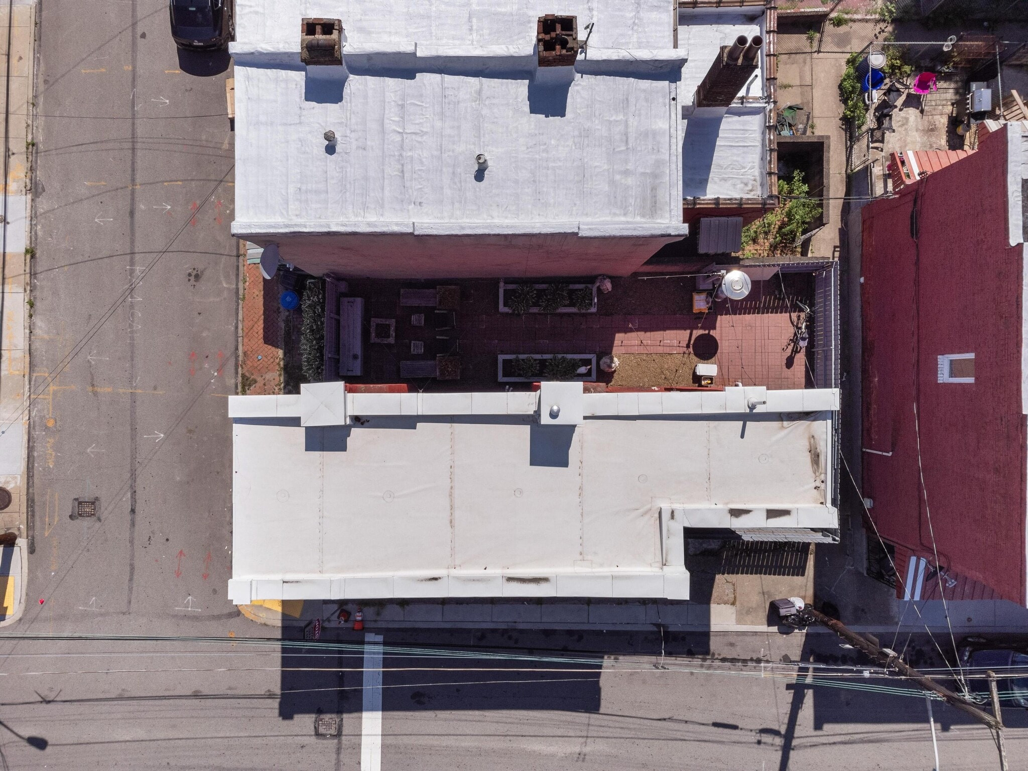 Building Photo - 2000 Tustin St