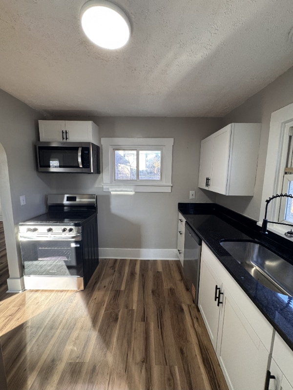 Building Photo - 208 W Brown Ave