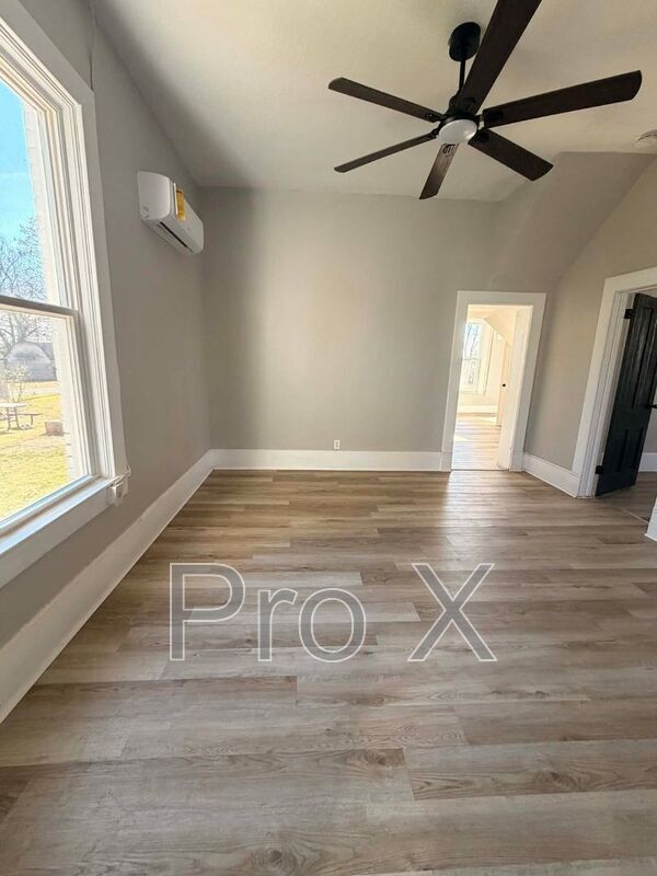 Building Photo - 1230 W 9th St