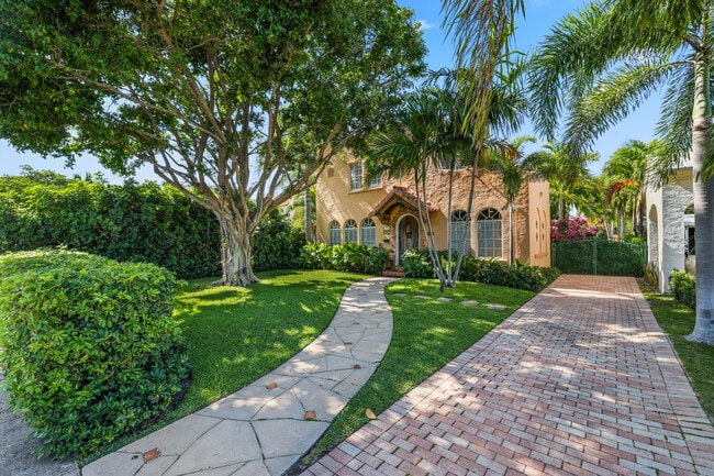 Building Photo - 325 Greymon Dr