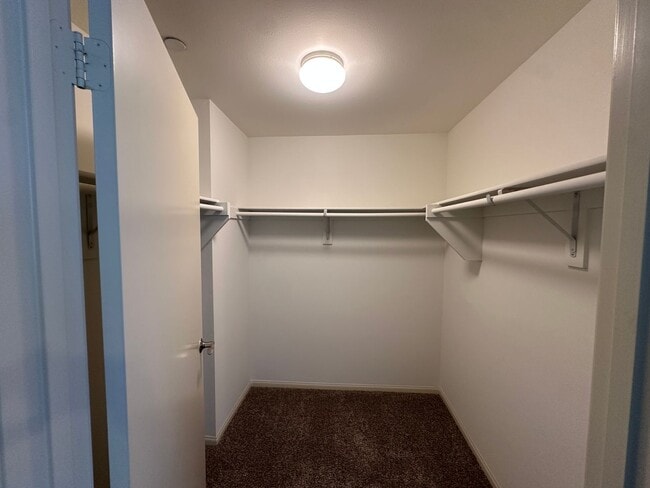 Building Photo - Available Low Income Unit - 2bed2bath cond...