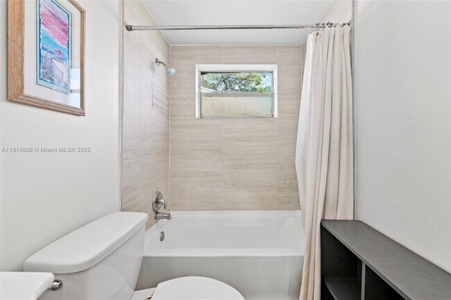 Building Photo - 1127 NE 5th Ave