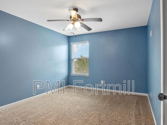Building Photo - 5045 Fenwick Ct