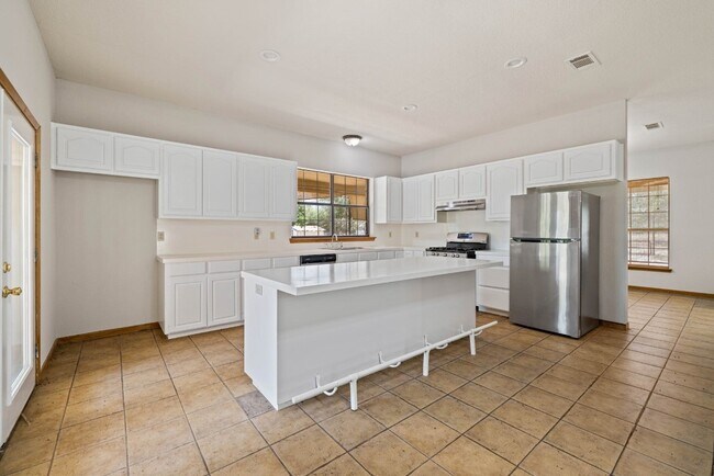 Building Photo - 12380 FM487
