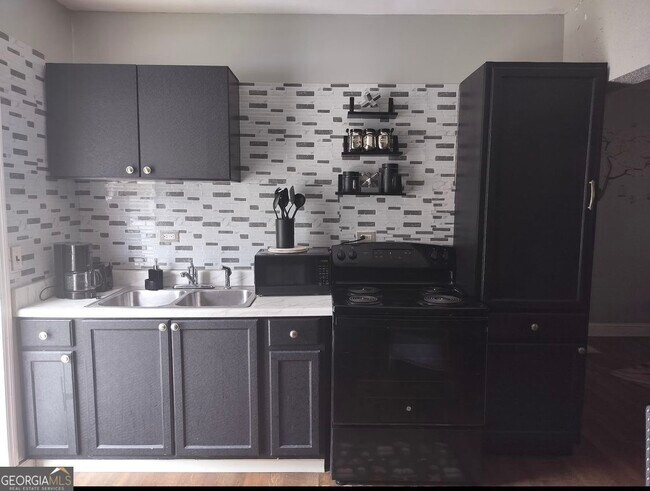 Building Photo - 7567 Sugarcreek Dr