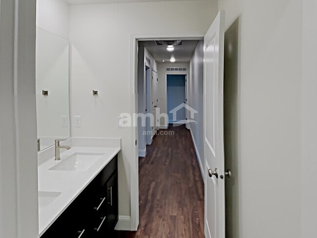 Building Photo - 2673 3340 South St