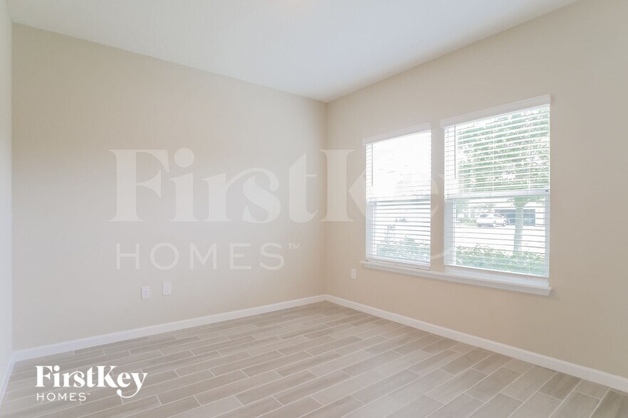 Building Photo - 332 Stone Arbor Ln