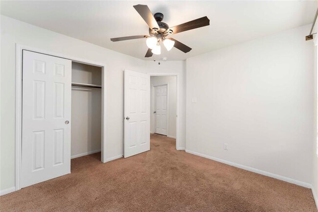 Building Photo - 1251 Kaliste Meadow Dr