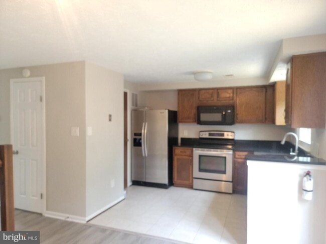 Building Photo - 7475 Lone Star Rd