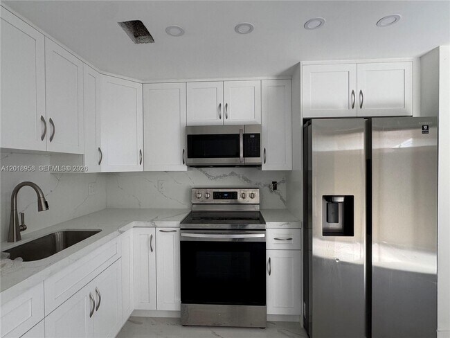 Building Photo - 15428 SW 50th Terrace
