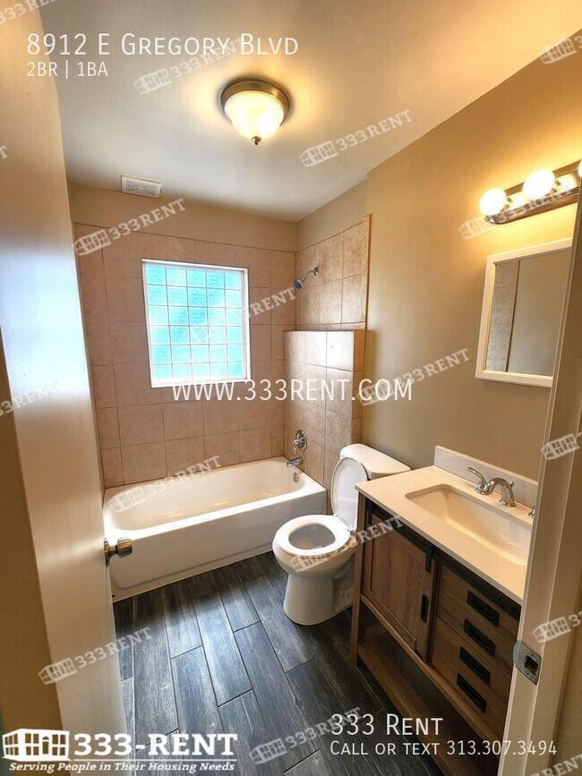 Building Photo - 8912 E Gregory Blvd