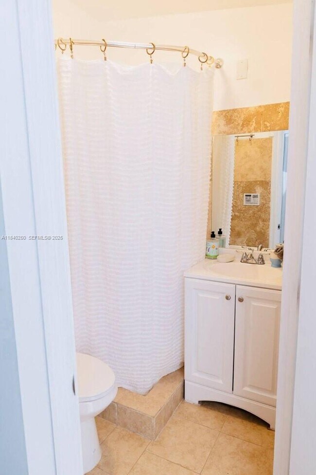 Building Photo - 2221 SW 26th Ln