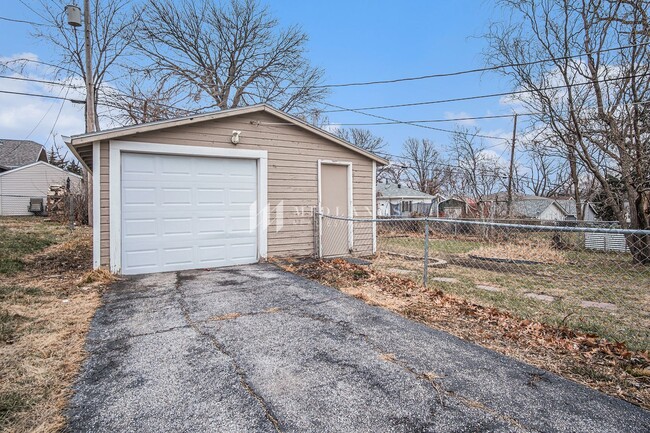 Building Photo - Charming 2 Bedroom Ralston Home!