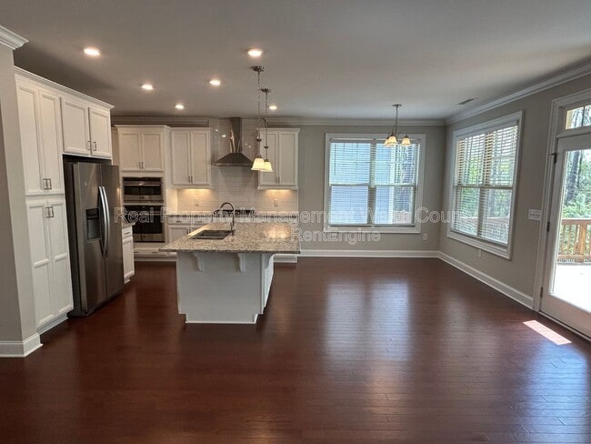 Building Photo - 1351 Gilwood Dr