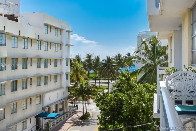 Building Photo - 1357 Collins Ave