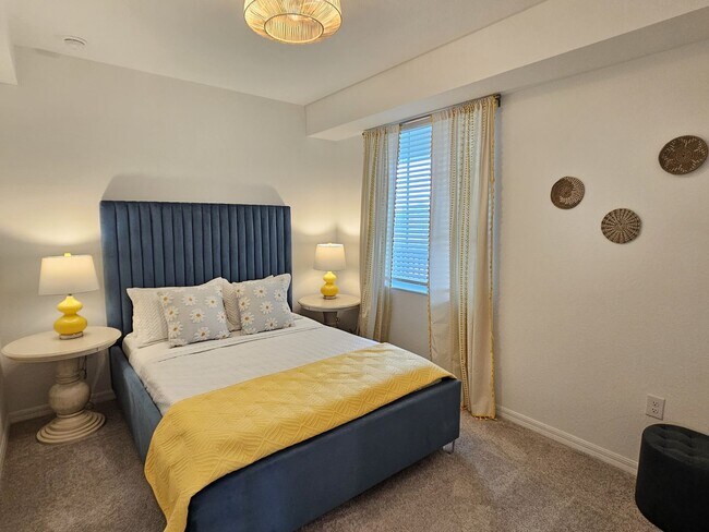 Building Photo - Annual UNFURNISHED or FURNISHED for your convenience: 2 Bedroom 2 Bathroom 2nd Floor Elevator acc...