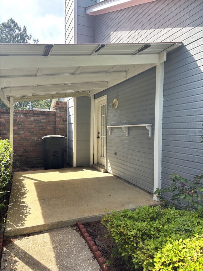 Building Photo - Two bed / Two bath condo off Grelot Road