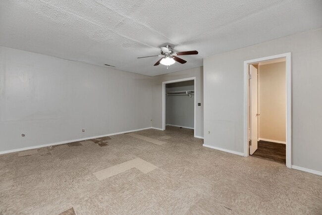 Building Photo - Bed 2 Bath In Quiet Neighborhood!