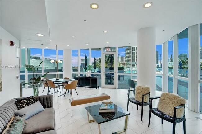 Building Photo - 480 NE 30th St