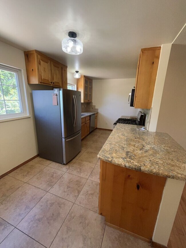 Building Photo - Beautiful Home Minutes from Uptown Albuquerque!