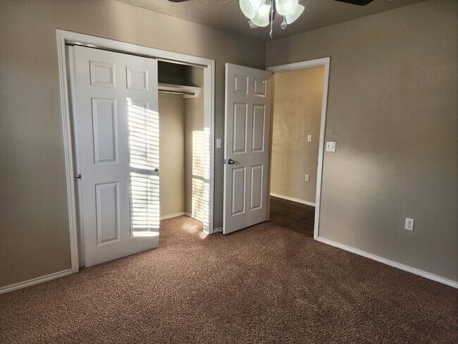 Building Photo - 1101 W 15th St