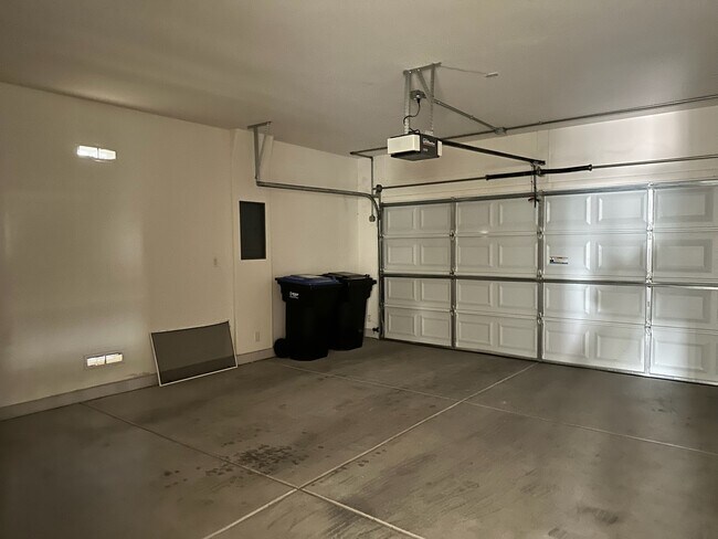 Building Photo - 2519 Romanza Rd